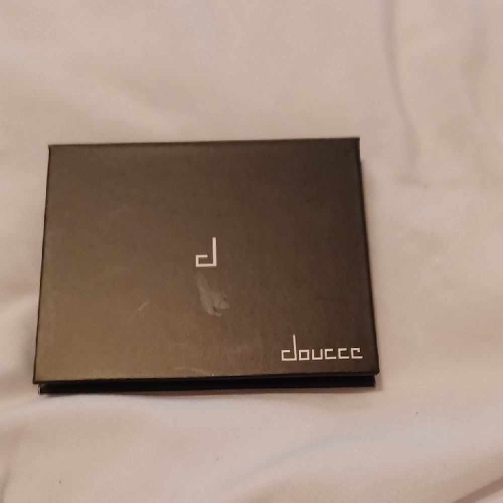 Doucce Black Makeup On The Go Palette - Picture 2 of 3
